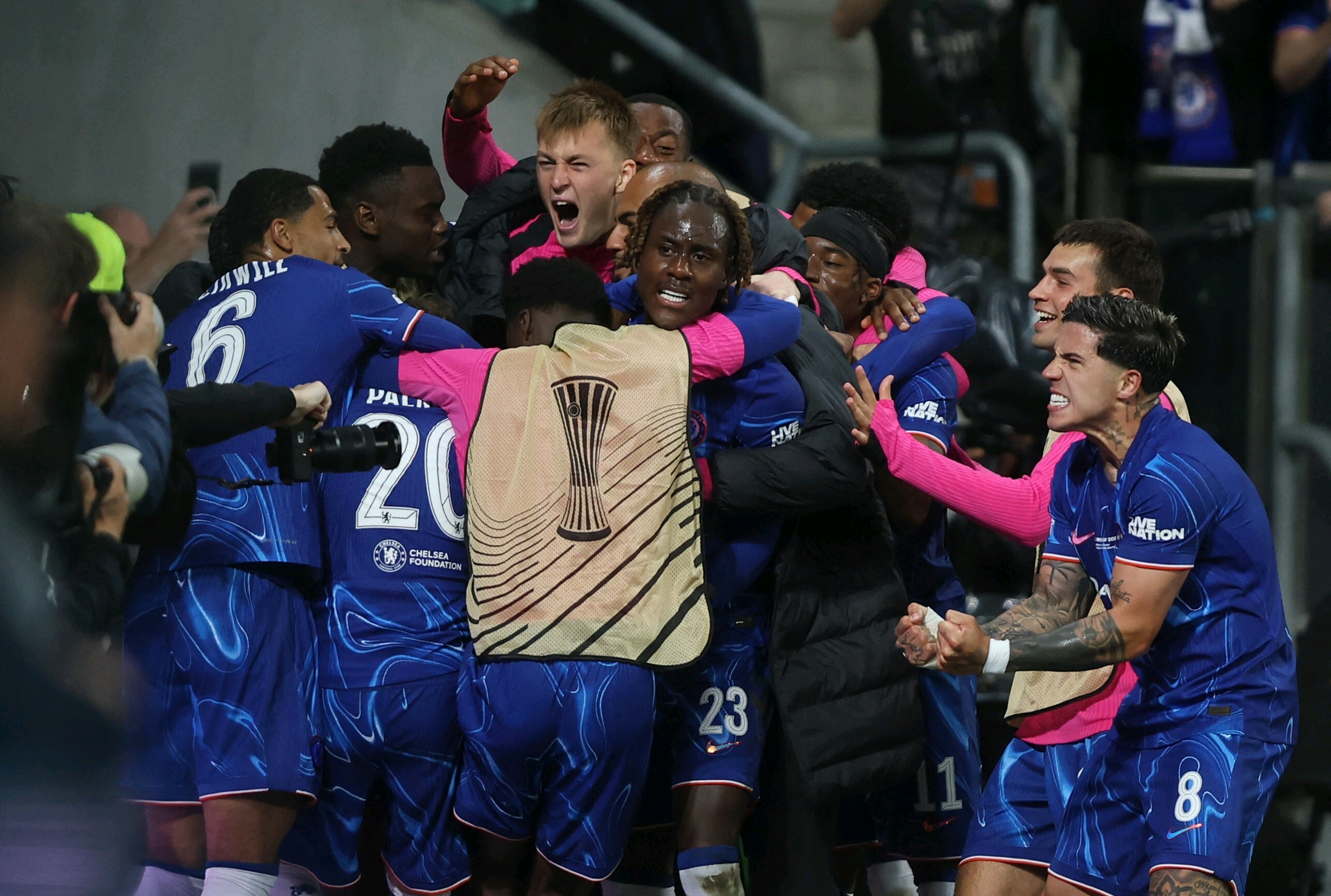 IM电竞官方网站 -关于欧冠倒计时，切尔西今晚内部沟通，细节引发关注，赛场秩序良好，更衣室氛围转暖的信息